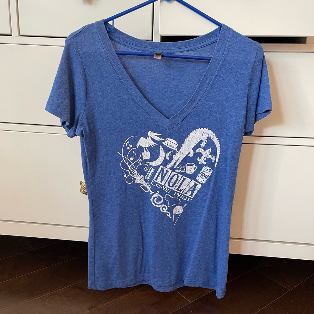 NOLA Love Fest V-Neck Shirt - Fleurty Girl - Size: M